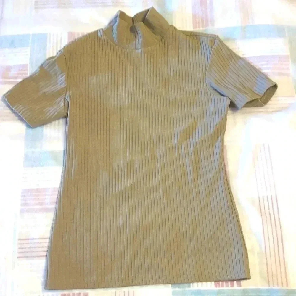 Urban Apparel  Group Vintage top , clean and washed
